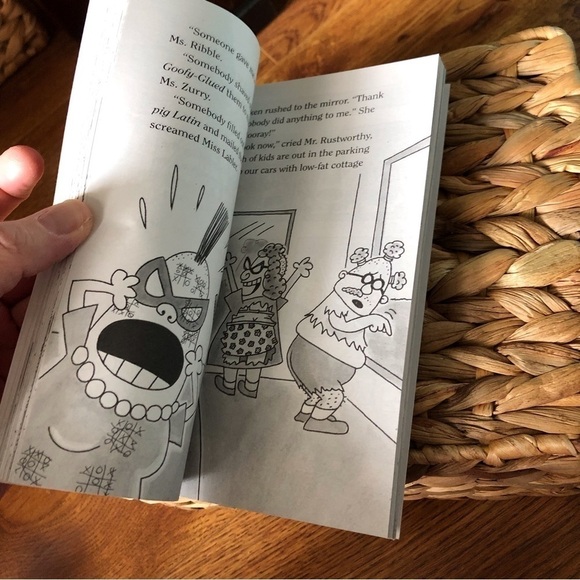 Captain Underpants: and the Sensational Saga of Sir Stinks-A-Lot - Picture 4 of 4